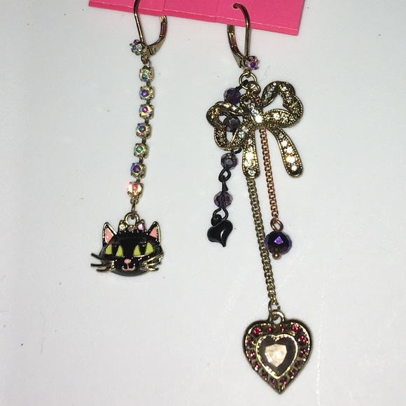 Betsey Johnson Jewelry - Betsey Johnson Creepshow Cat Bow Dangle Earrings